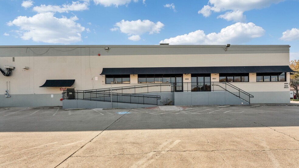 1901-1923 Windsor Pl, Fort Worth, TX à louer - Photo du bâtiment - Image 3 de 43