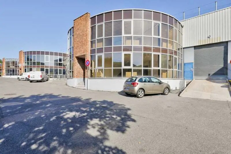 Flex in Fontenay-sous-Bois for lease Building Photo- Image 1 of 21
