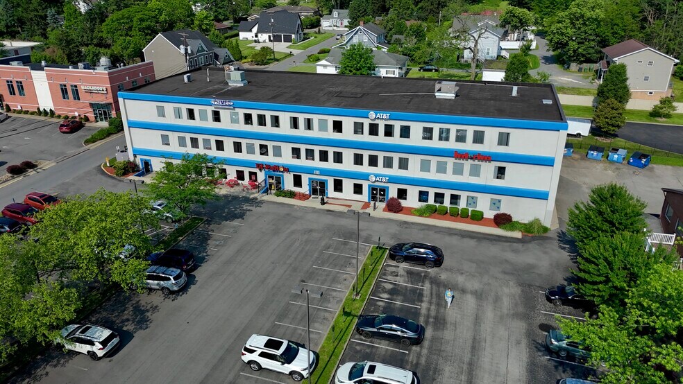 1111 Van Voorhis Rd, Morgantown, WV à louer - Photo du bâtiment - Image 2 de 46