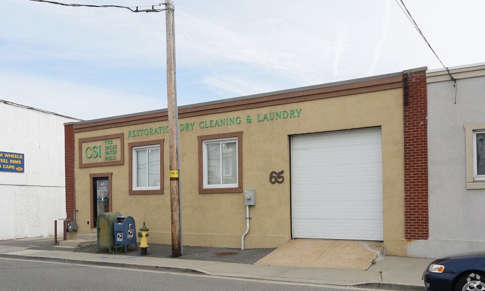 65 Albany Ave, Freeport, NY à louer - Photo du bâtiment - Image 2 de 6