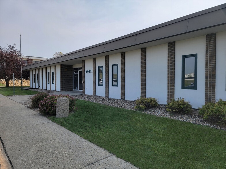 4023 State St, Bismarck, ND à louer - Photo du bâtiment - Image 1 de 13