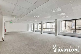 11 Rue Louis - Philippe, Neuilly-sur-Seine for lease Interior Photo- Image 2 of 5