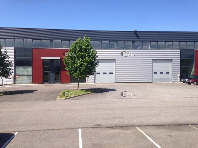 Industriel dans Élancourt à louer - Photo du bâtiment - Image 2 de 4