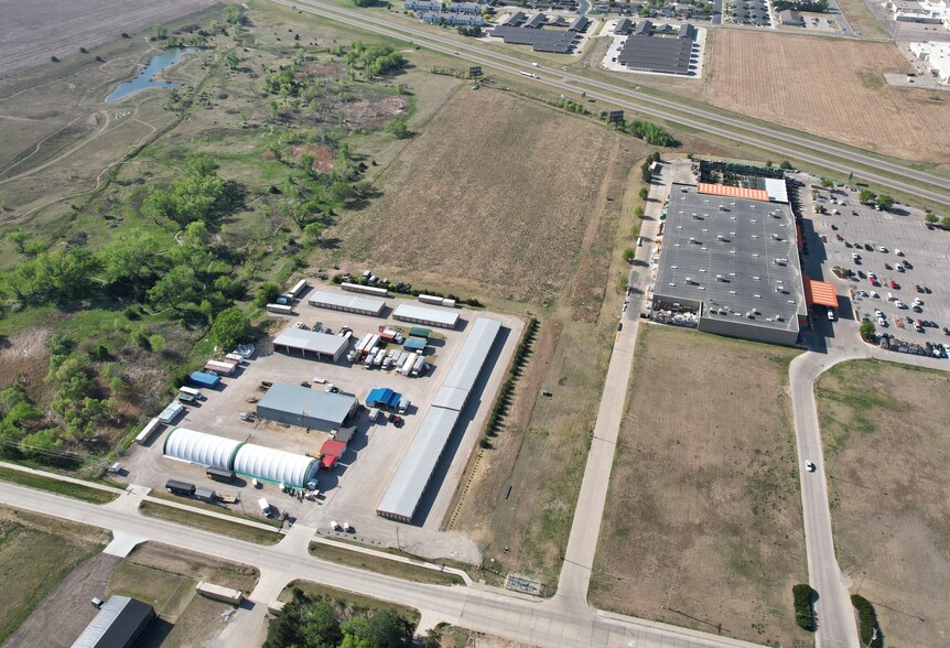 800 E 41st St, Hays, KS à vendre - Photo du bâtiment - Image 2 de 7