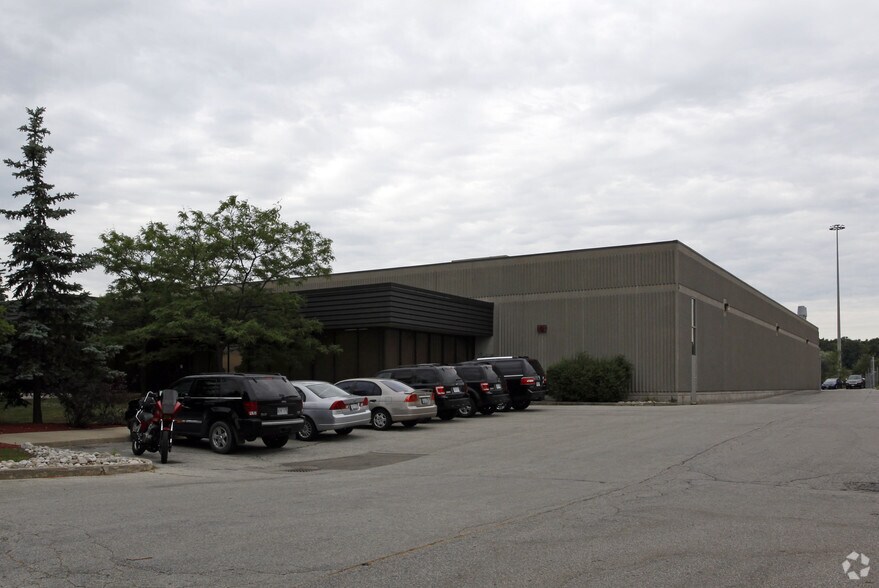 5670 Timberlea Blvd, Mississauga, ON à louer - Photo du bâtiment - Image 2 de 2