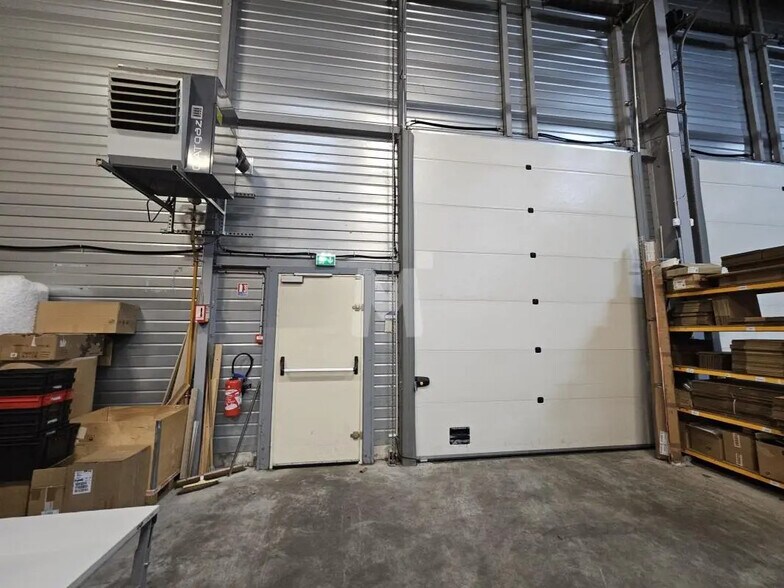 Office in Lisses for lease - Interior Photo - Image 3 of 11