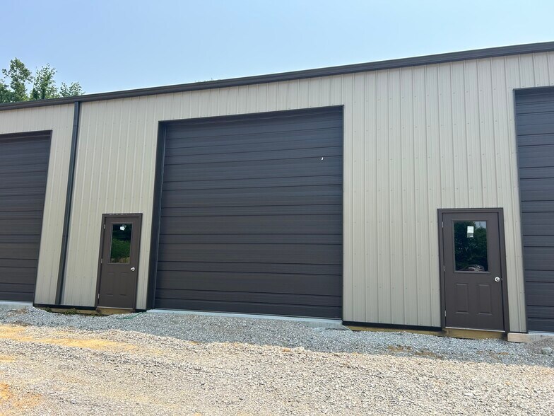 7316 IN-66 Hwy, Newburgh, IN à louer - Photo du bâtiment - Image 3 de 5