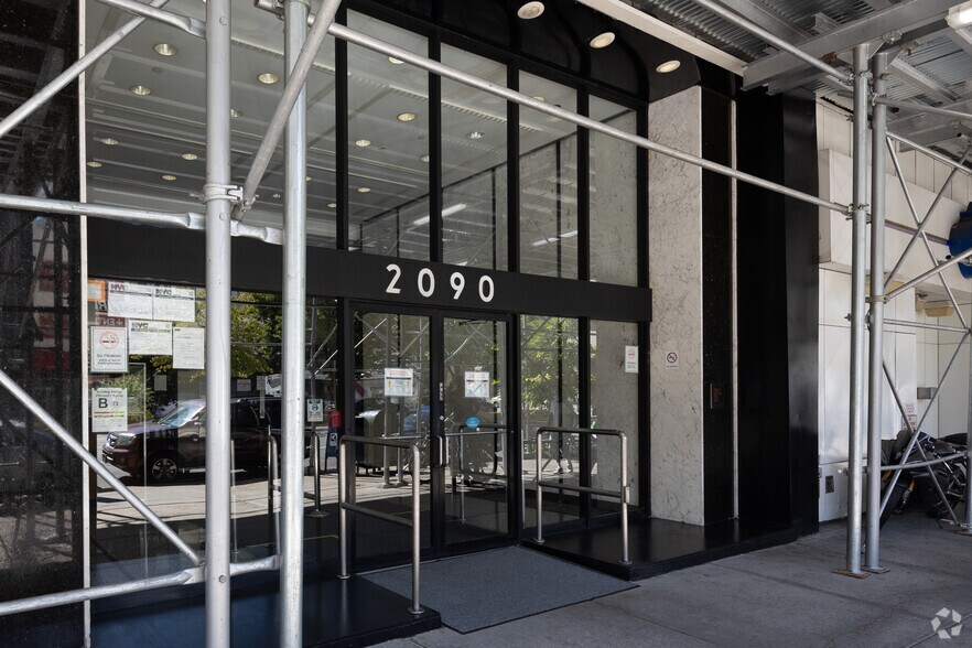 2090 Seventh Ave, New York, NY à louer - Photo du bâtiment - Image 3 de 3