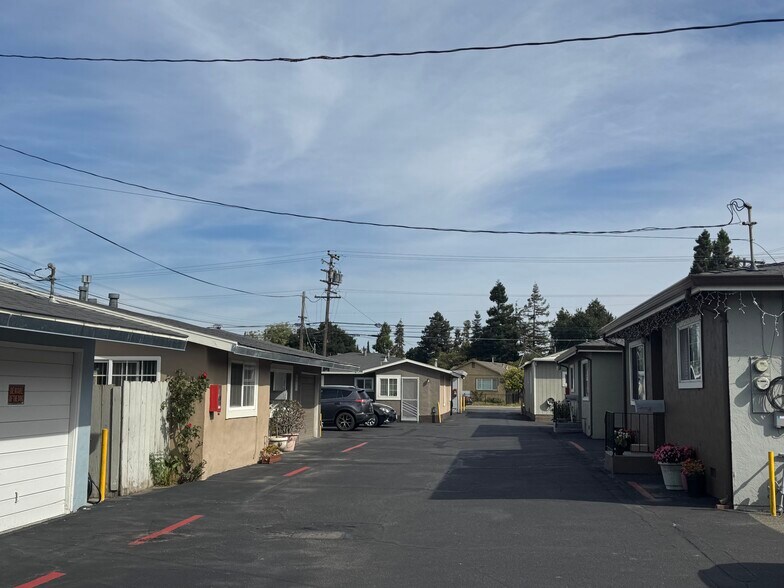 19465 Meekland Ave, Cherryland, CA à vendre - Photo du bâtiment - Image 1 de 35