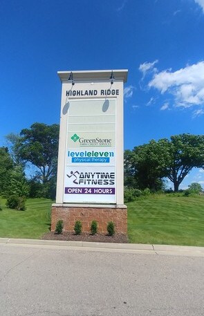 1000 W Highland Rd, Howell, MI à louer - Photo du bâtiment - Image 3 de 7