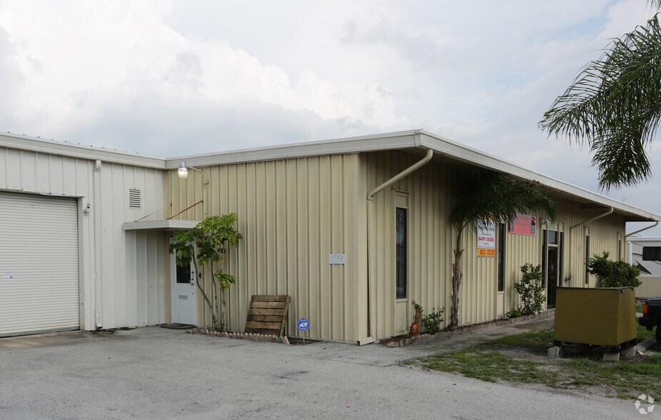 5656 Lawton Dr, Sarasota, FL à louer - Photo du bâtiment - Image 3 de 3