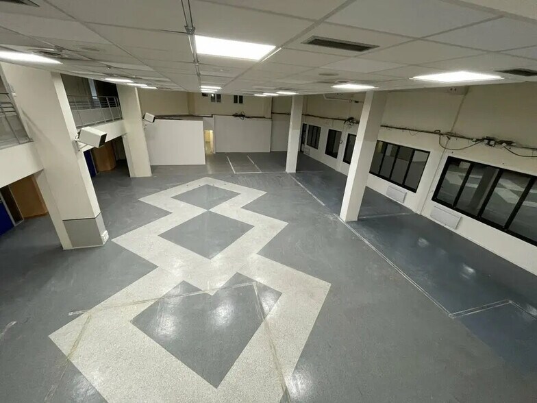 Flex dans Drancy à louer - Photo du bâtiment - Image 2 de 8