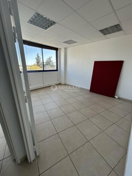 Office in Juvignac for lease - Interior Photo - Image 3 of 4