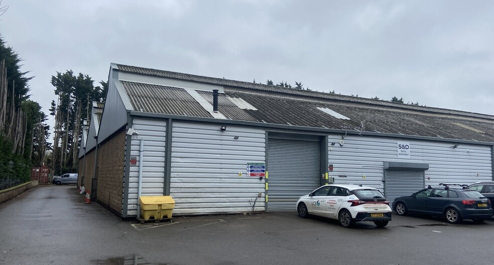 Harlestone Rd, Northampton à louer - Photo du bâtiment - Image 1 de 5