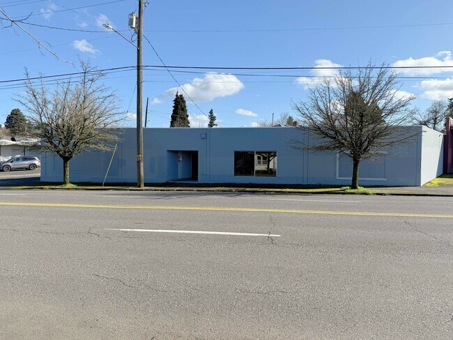 Plus de détails pour 7736 NE Sandy Blvd, Portland, OR - Local d'activités à louer
