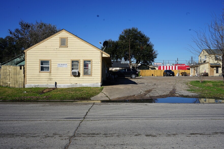 1026 Miles St, Rosenberg, TX for sale - Primary Photo - Image 1 of 15