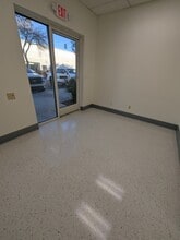 6255 McLeod Dr, Las Vegas, NV à louer Photo intérieure- Image 2 de 10