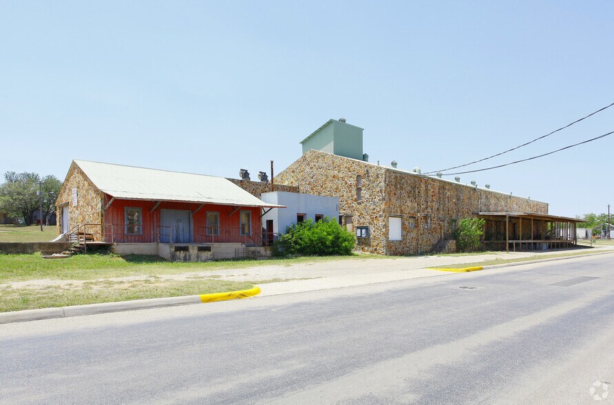 207 E Park St, Fredericksburg, TX à vendre - Photo principale - Image 1 de 7