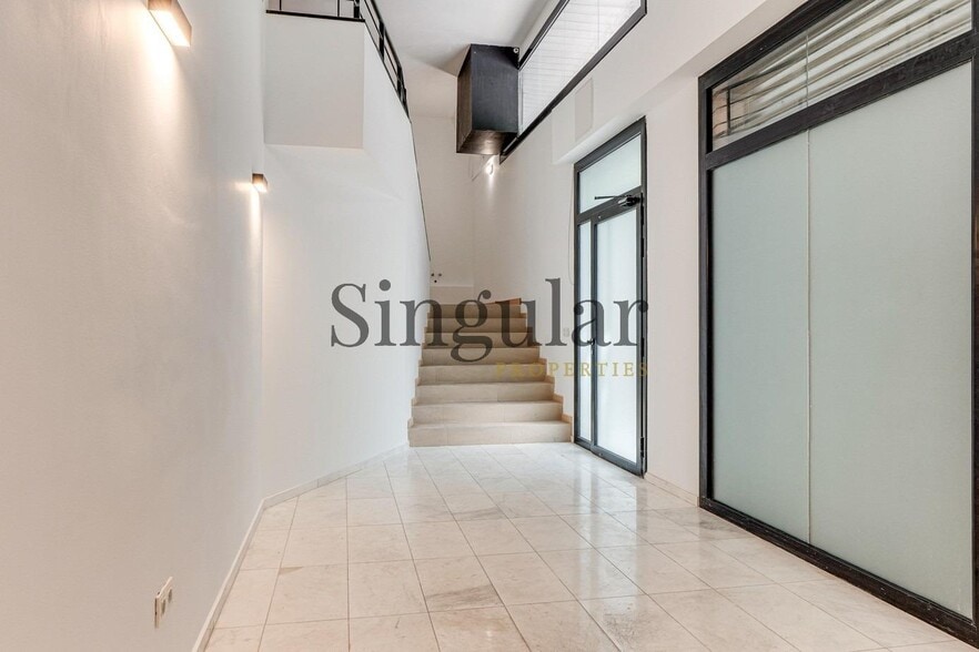 Multifamily in Barcelona, Barcelona for sale - Interior Photo - Image 1 of 7