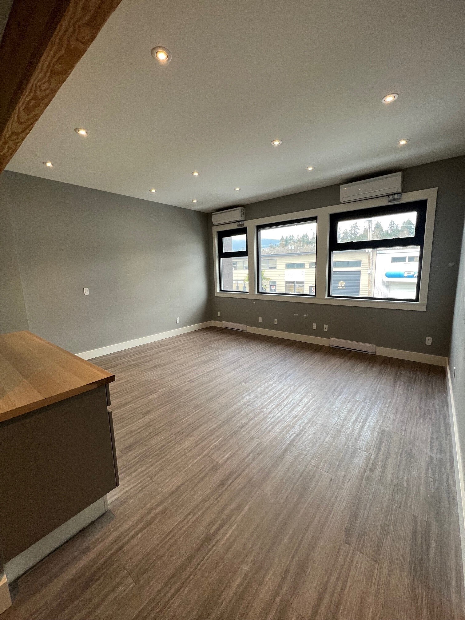 1127 W 14th St, North Vancouver, BC for lease Interior Photo- Image 1 of 6
