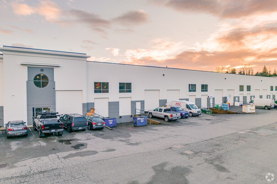 1533 Broadway St, Port Coquitlam, BC à louer - Photo du bâtiment - Image 3 de 5