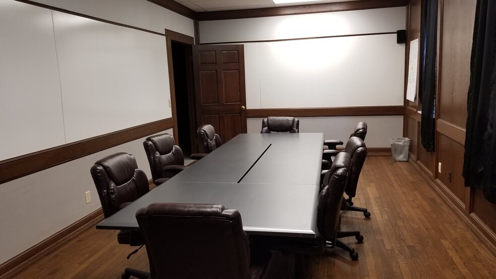 901 S Main St, Stillwater, OK for lease - Interior Photo - Image 2 of 9