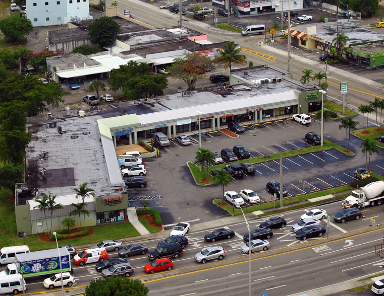 18505-18557 W Dixie Hwy, Miami, FL for lease - Building Photo - Image 1 of 2