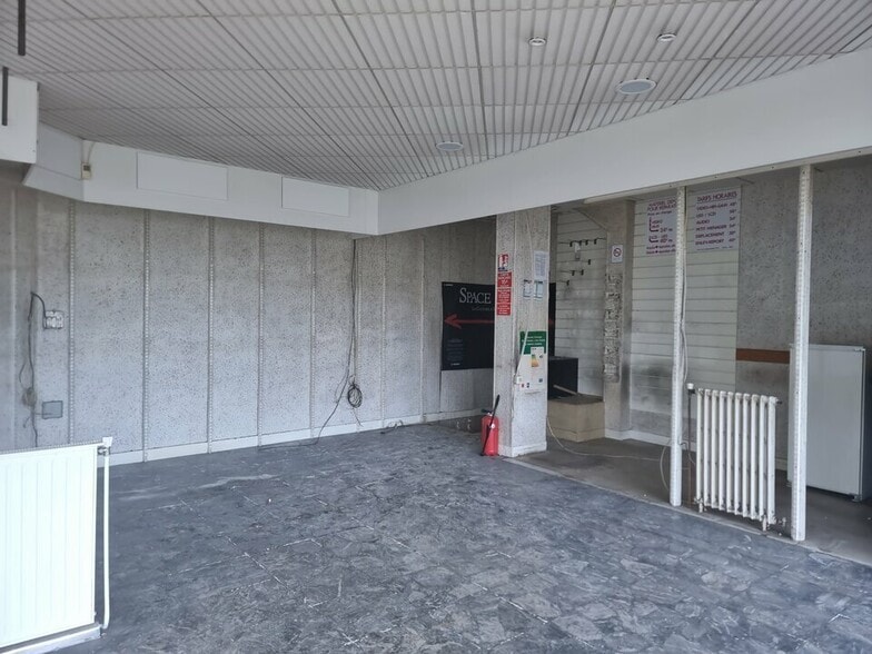 Retail in Gagny for lease - Interior Photo - Image 1 of 7