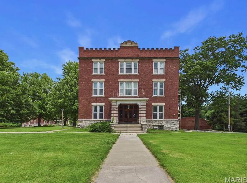 2009 Seminary Rd, Alton, IL à vendre - Photo du bâtiment - Image 2 de 54