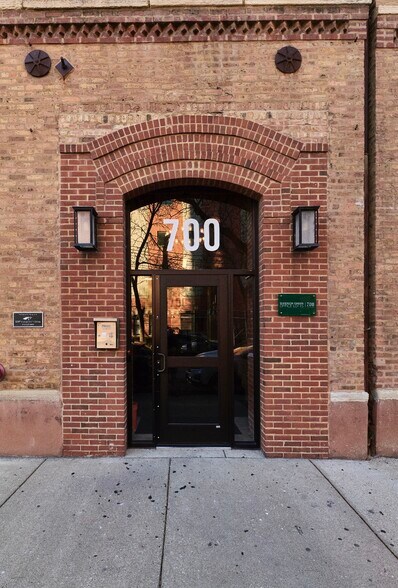 700 N Green St, Chicago, IL à louer - Photo du bâtiment - Image 2 de 17