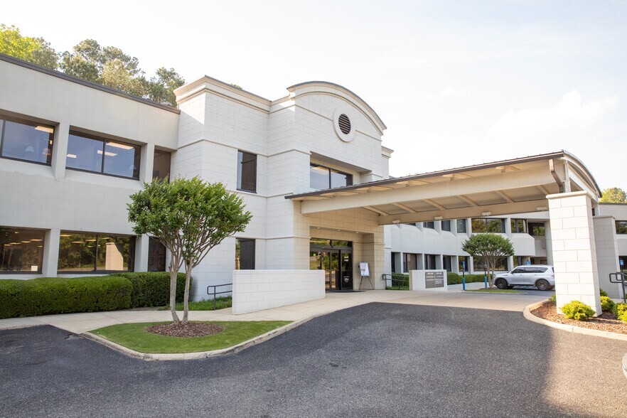 200 Montgomery Hwy, Birmingham, AL à louer - Photo du bâtiment - Image 1 de 15