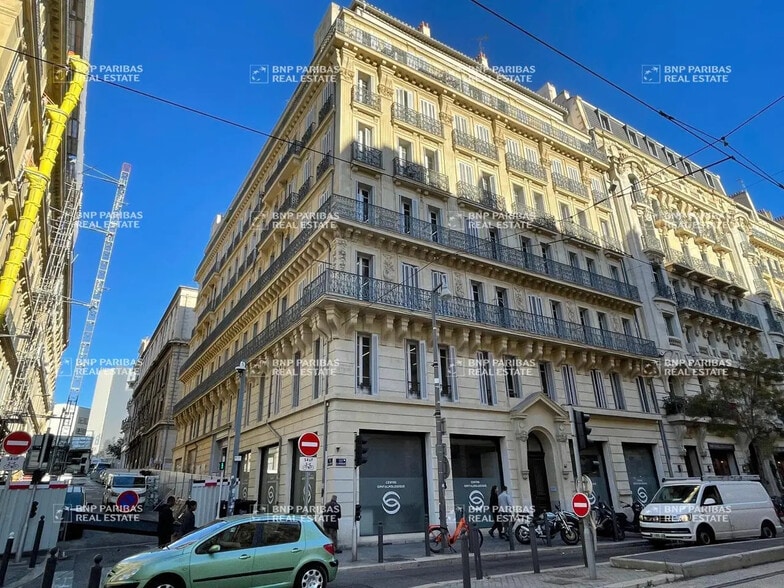 Office in Marseille for lease - Building Photo - Image 2 of 14