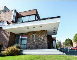 77 Queensway W, Mississauga, ON à louer - Photo du bâtiment - Image 2 de 2