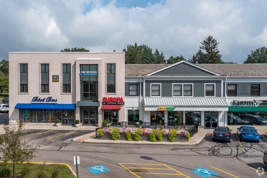 30950 Pinetree Rd, Cleveland, OH à louer - Photo du bâtiment - Image 1 de 2