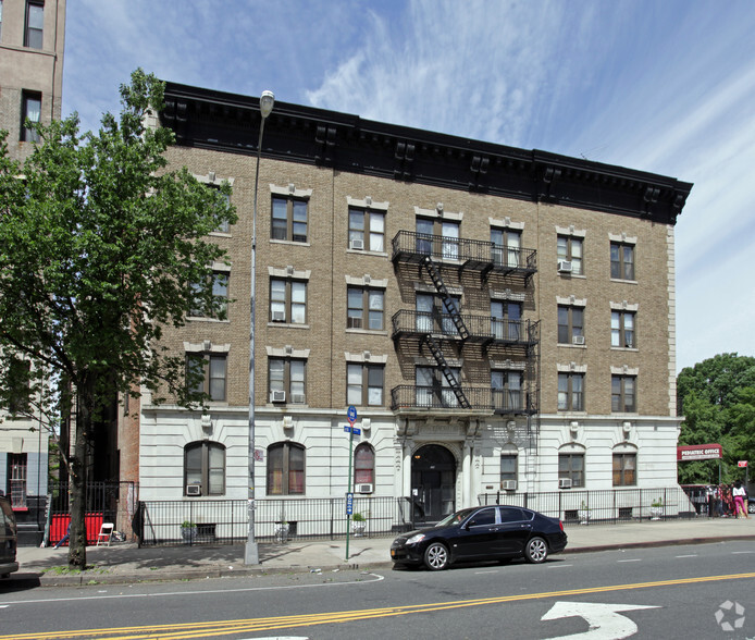 350 Ocean Ave, Brooklyn, NY for lease - Primary Photo - Image 1 of 2