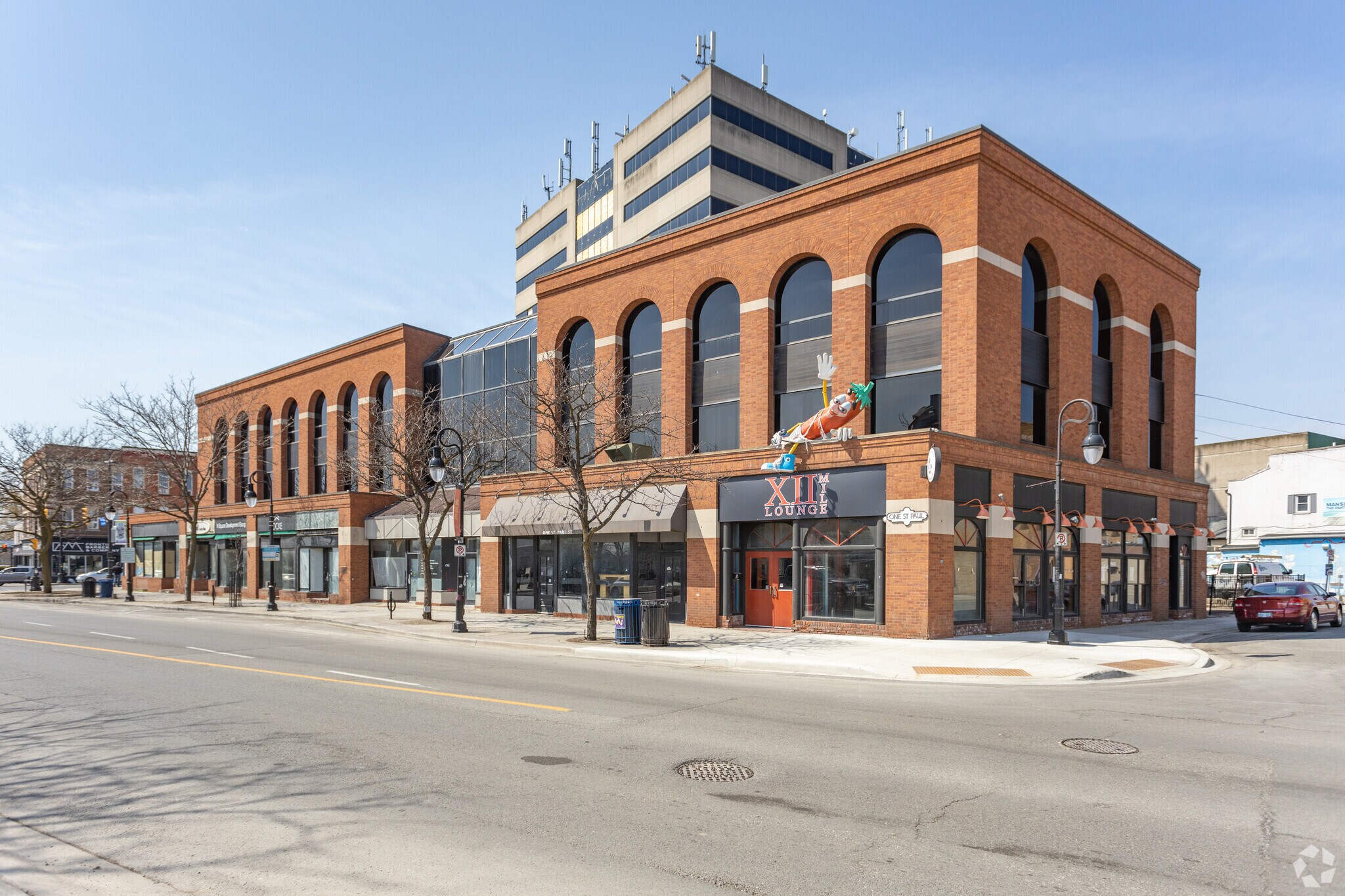 1 St Paul St E, St Catharines, ON à vendre Photo du bâtiment- Image 1 de 1