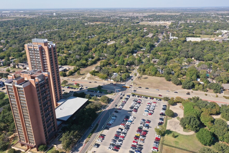 1804-1814 N Bell Ave, Denton, TX à vendre - Photo principale - Image 1 de 7