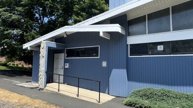 196 Ramapo Rd, Garnerville, NY à louer Photo du bâtiment- Image 1 de 1