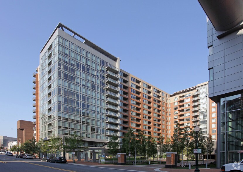 8710 Cameron St, Silver Spring, MD à louer - Photo du bâtiment - Image 3 de 162