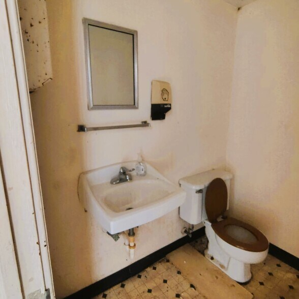 102 Market St, Timmonsville, SC à vendre - Photo du bâtiment - Image 3 de 25