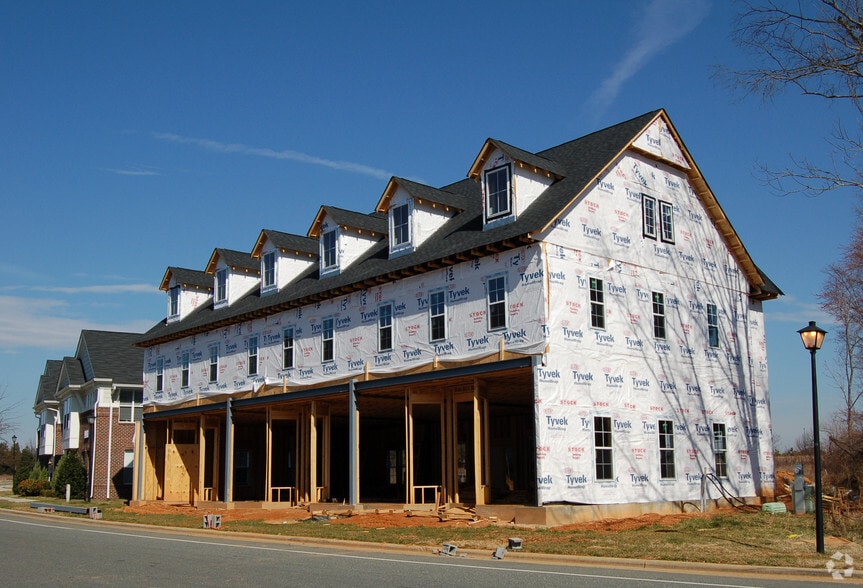575 Davidson Gateway Dr, Davidson, NC for sale - Building Photo - Image 2 of 22