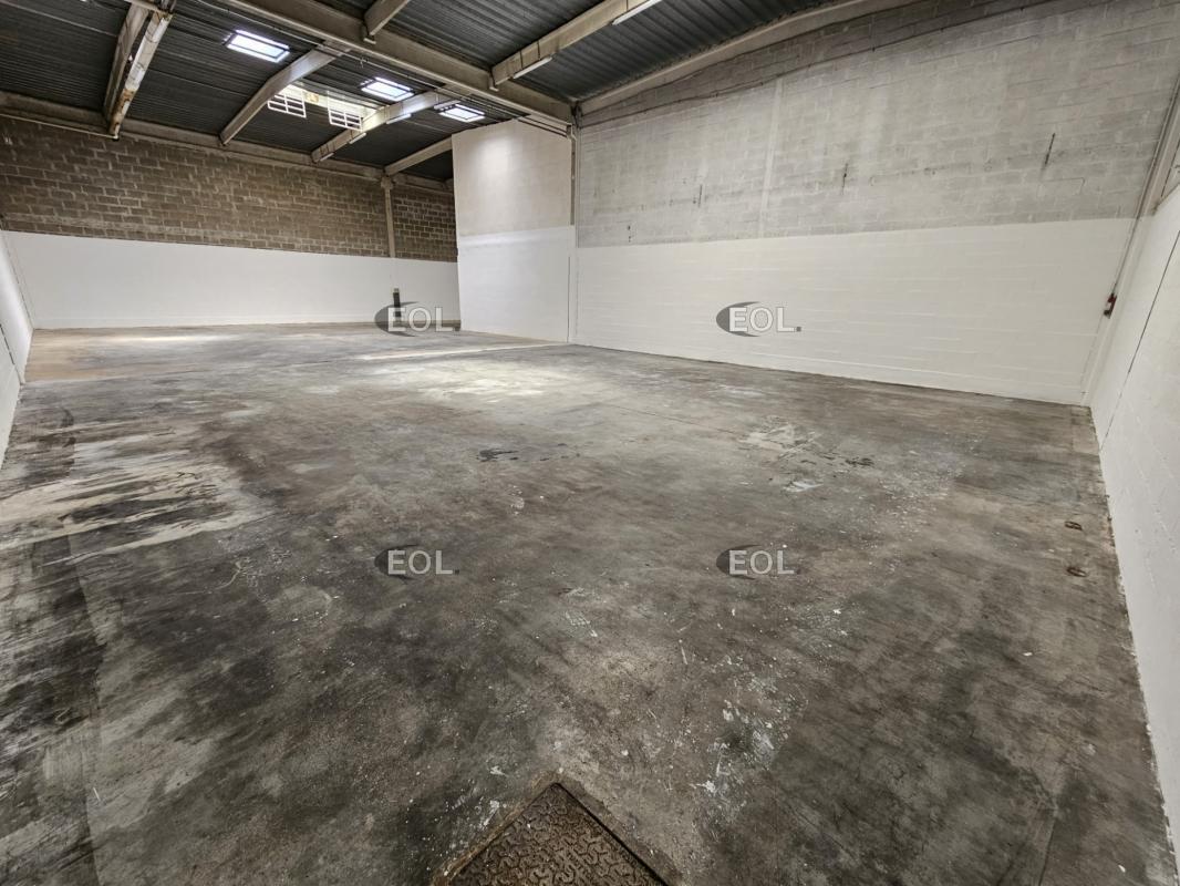 Industrial in Valenton for lease Interior Photo- Image 1 of 9