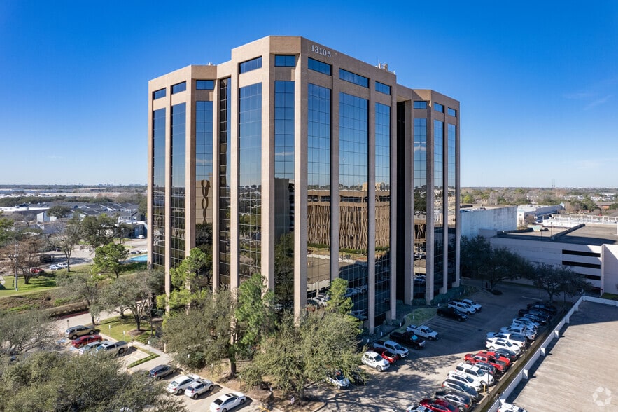 13105 Northwest Fwy, Houston, TX à louer - Photo du bâtiment - Image 2 de 18