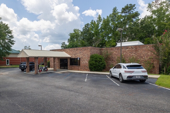Plus de détails pour 1207 Azalea Pl, Brewton, AL - Bureau aux enchères