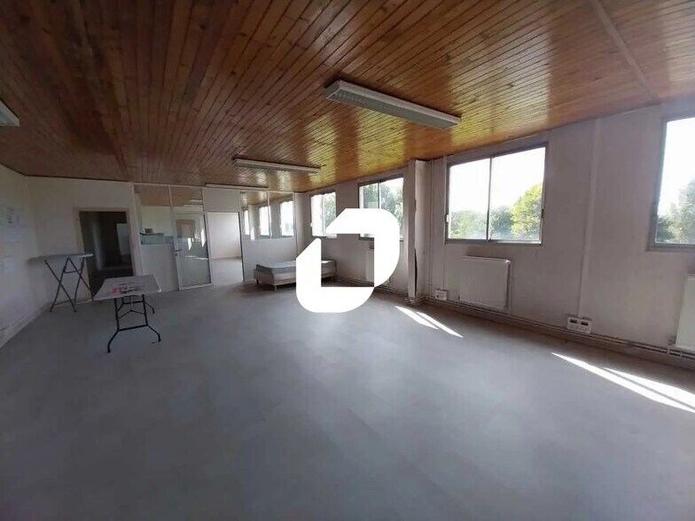 Office in BOISSY-L'AILLERIE for lease - Interior Photo - Image 2 of 9