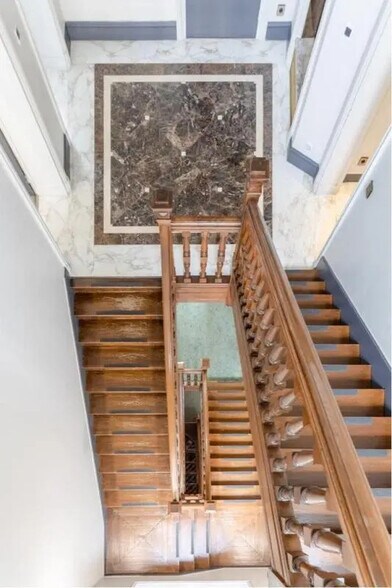 Bureau dans Paris à vendre - Photo du bâtiment - Image 3 de 11