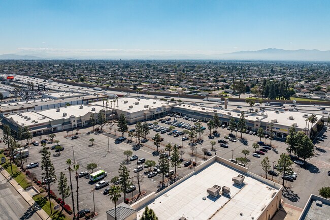 Plus de détails pour 5391-5459 Moreno Dr, Montclair, CA - Commerce de détail à louer