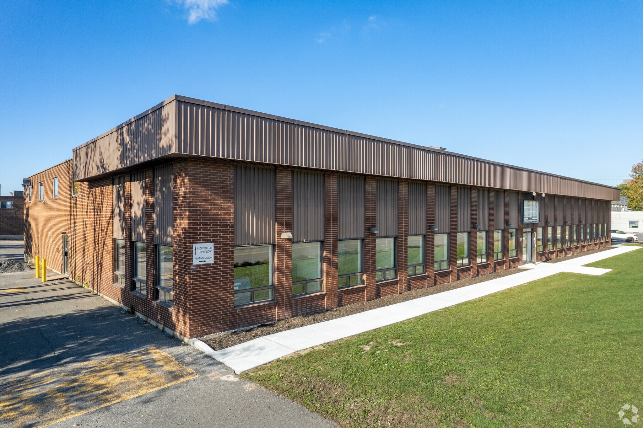 121 Boul Hymus, Pointe-claire, QC for sale Primary Photo- Image 1 of 1