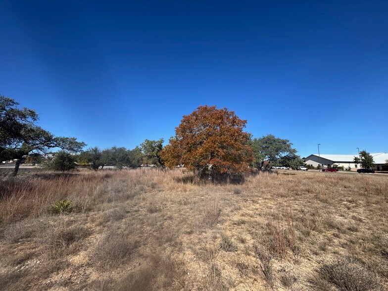200 & 250 Sportsplex Drive, Dripping Springs, TX à vendre - Photo du bâtiment - Image 2 de 14