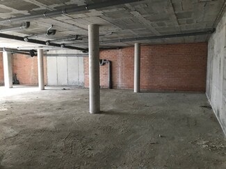 Plus de détails pour Multi-résidentiel à vendre